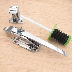Walk-in freezer safety latch for cold room doors