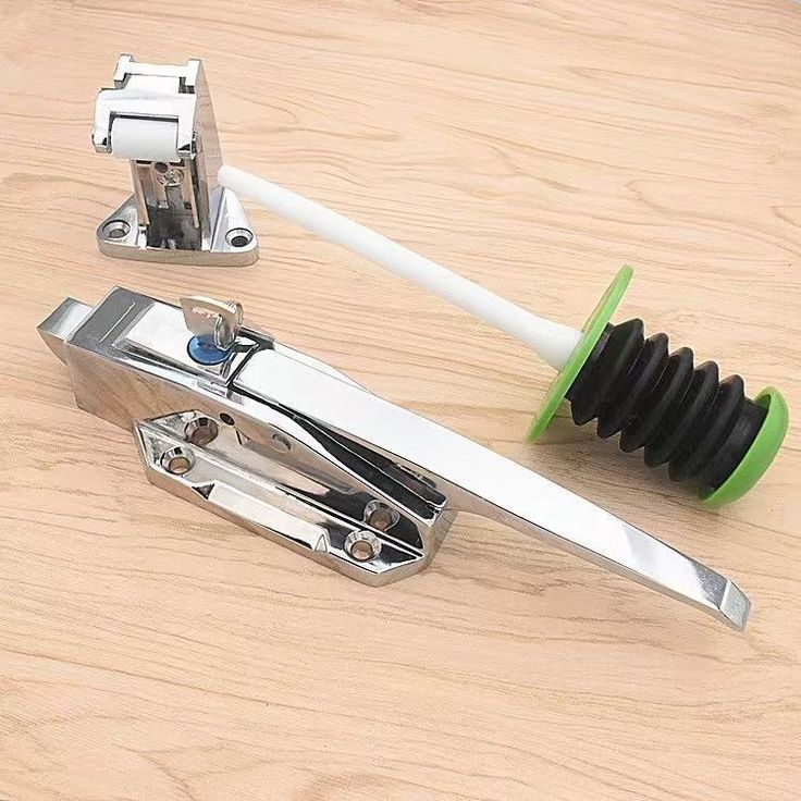 Walk-in freezer safety latch for cold room doors